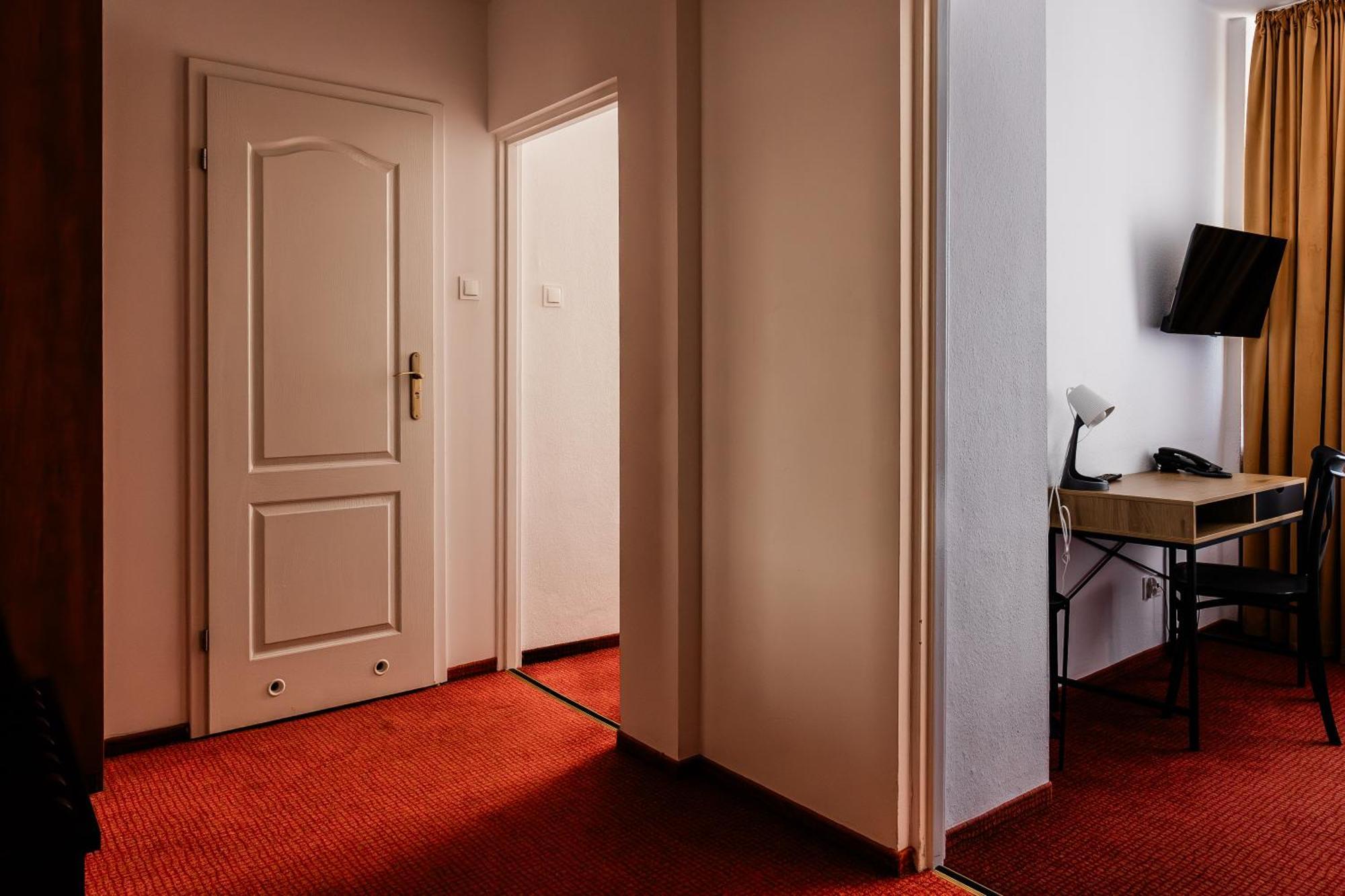 גיז'יצקו Hotel Wodnik מראה חיצוני תמונה